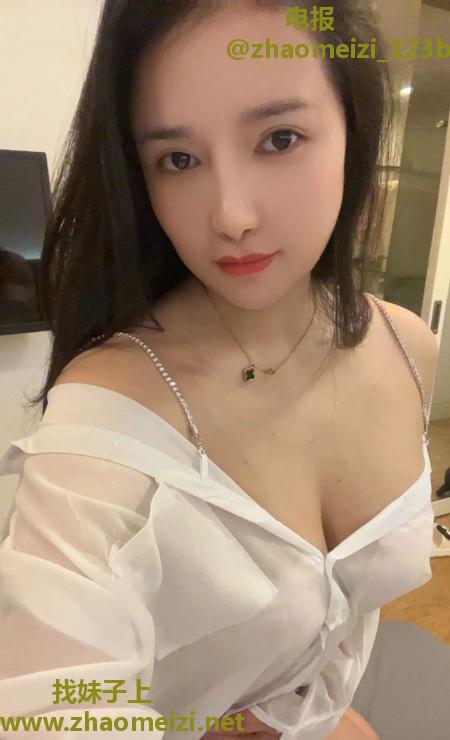 金牛性感眼镜少妇小玉