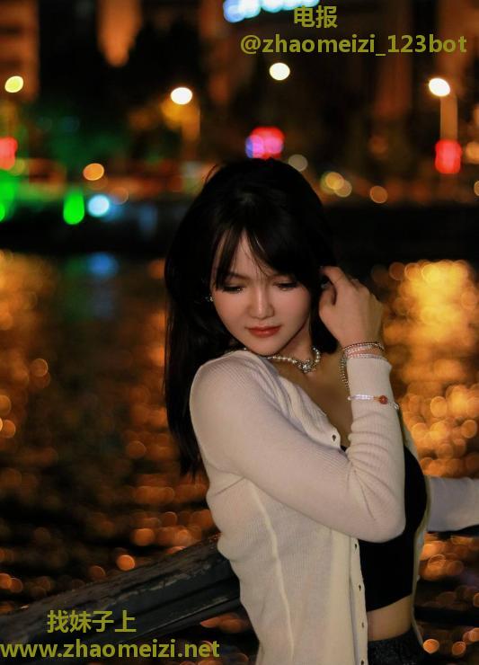 身材苗条气质姐姐