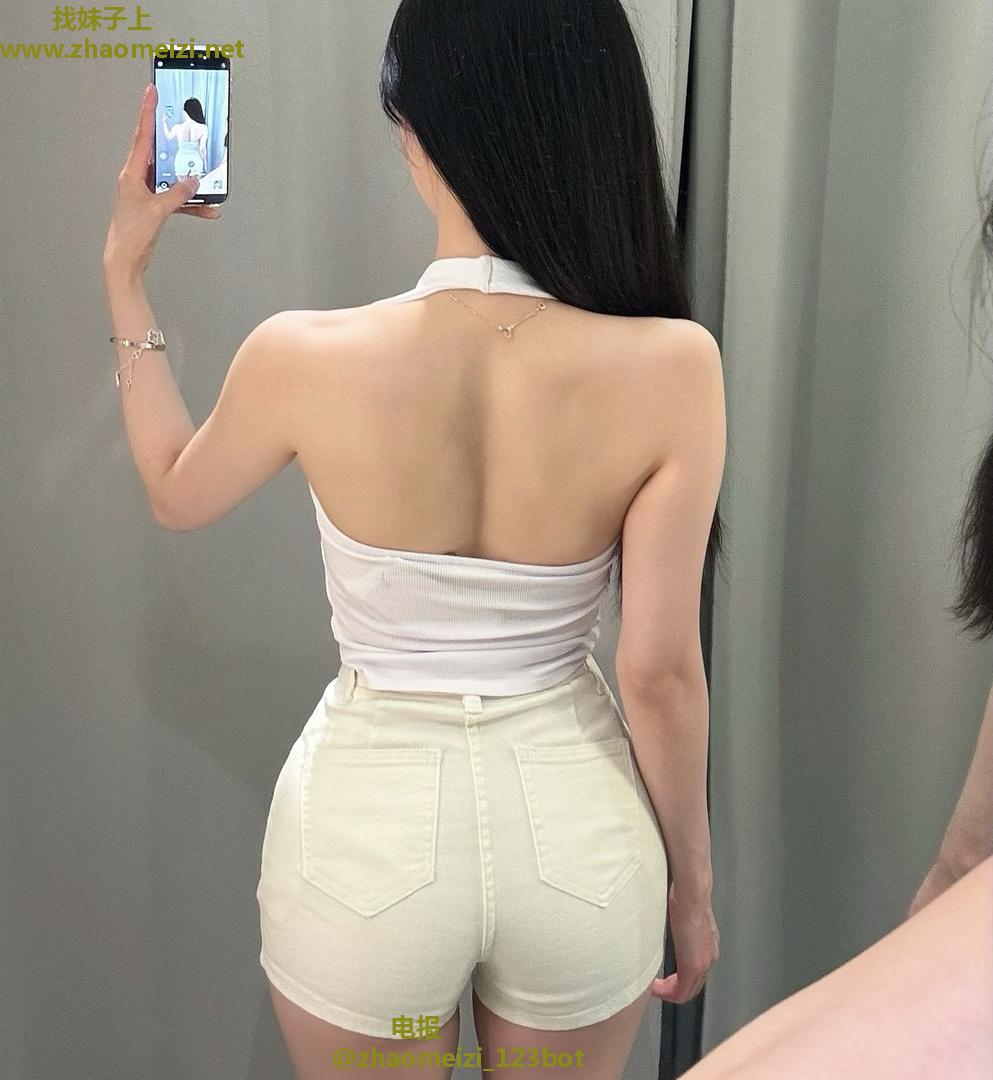 天然美乳极品嫩妹