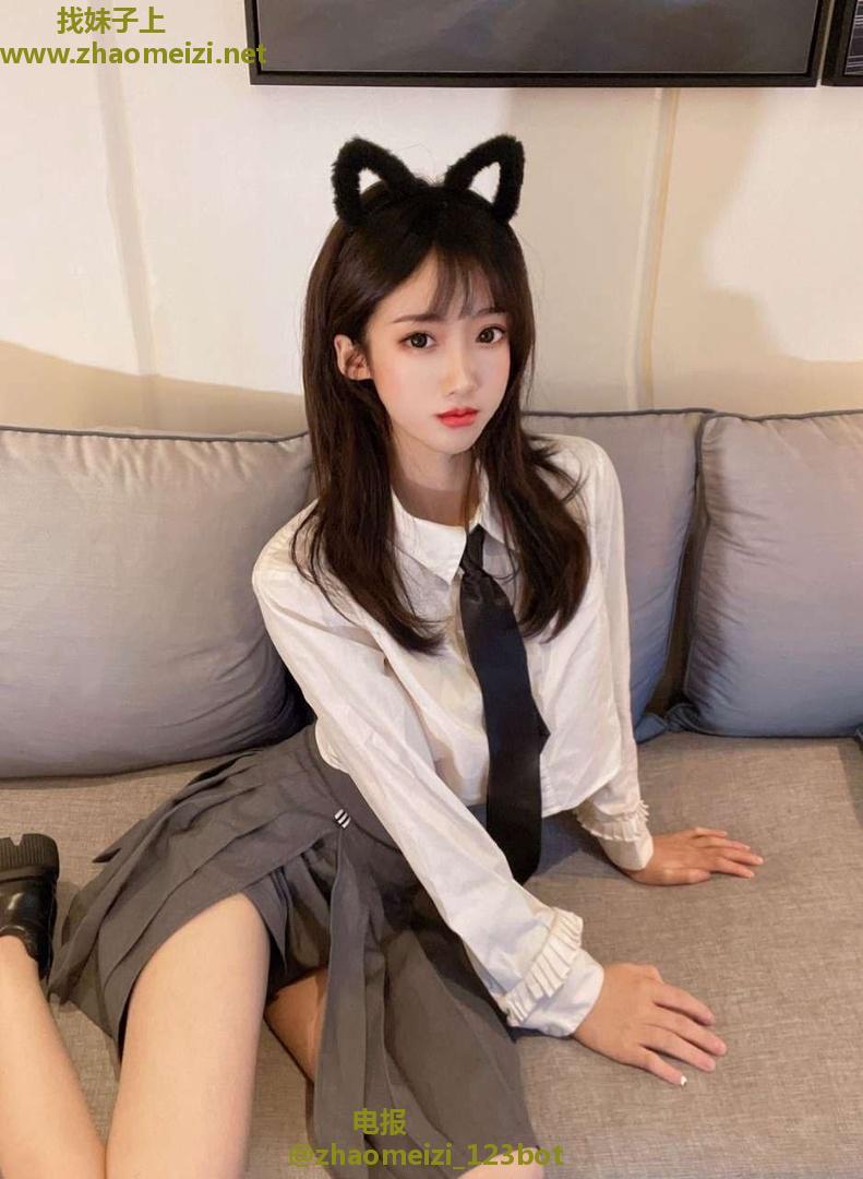 长腿性感白虎学生妹