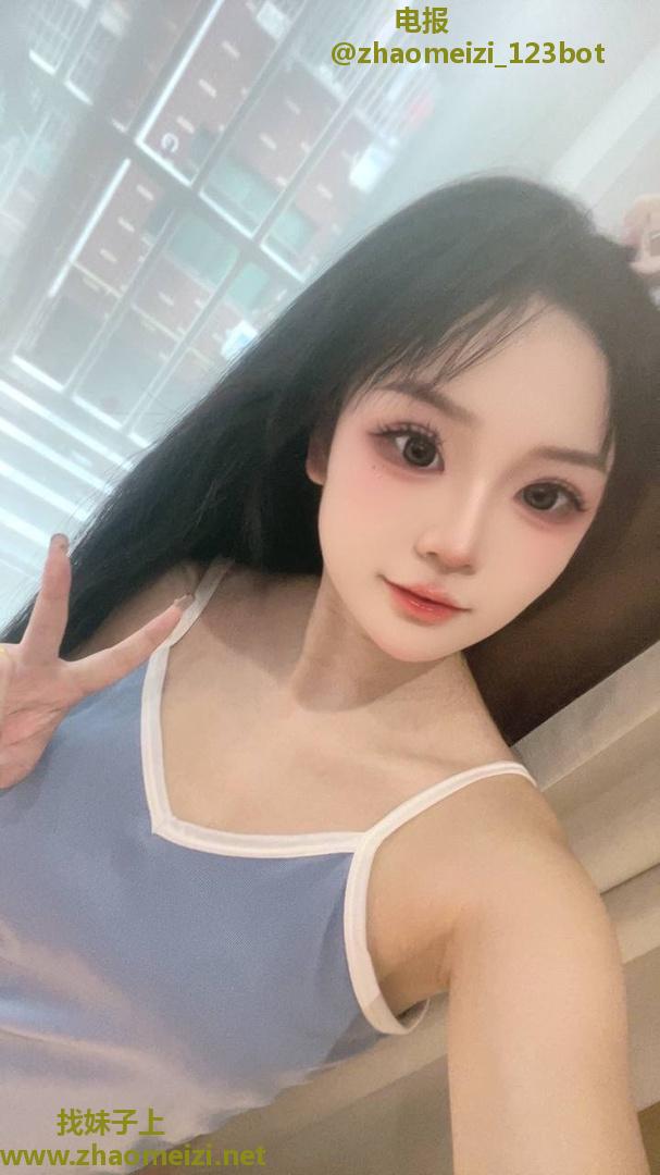 白嫩光滑诱人女大