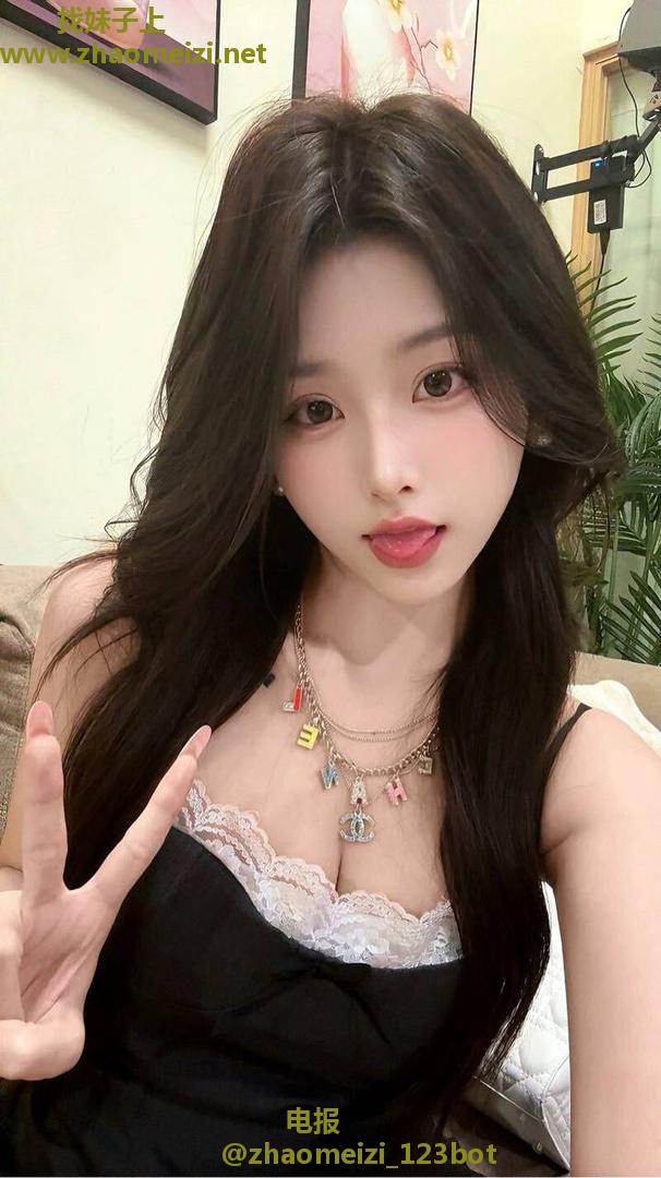 刚毕业清纯反差嫩妹