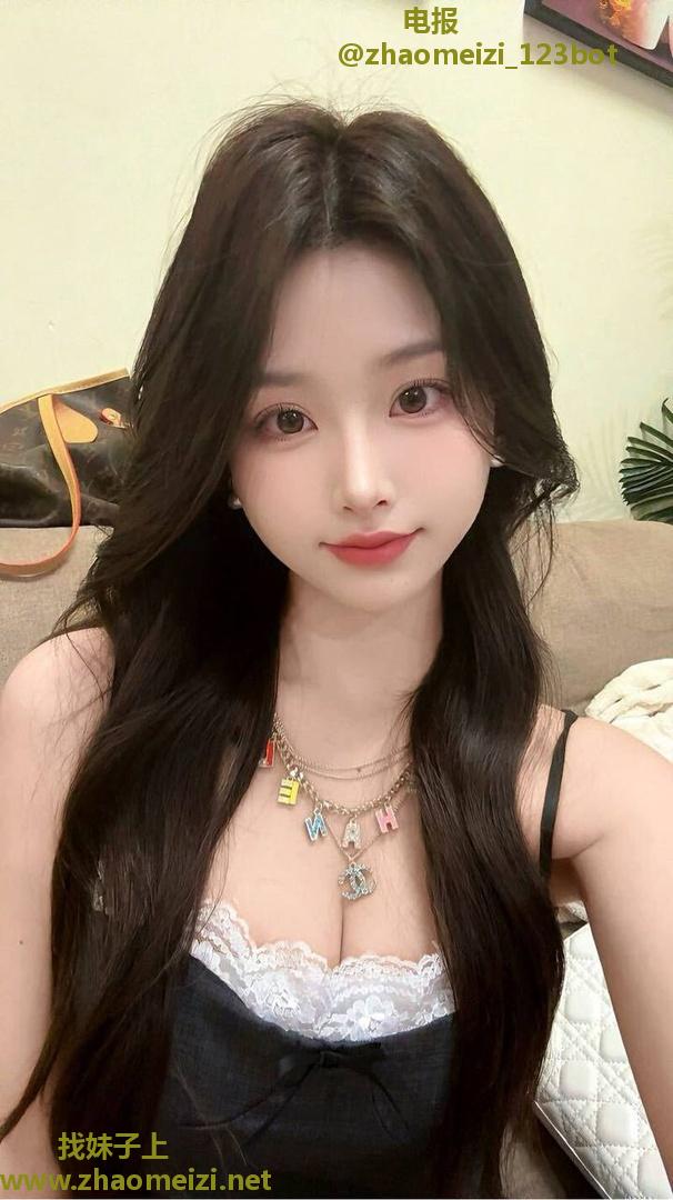 刚毕业清纯反差嫩妹
