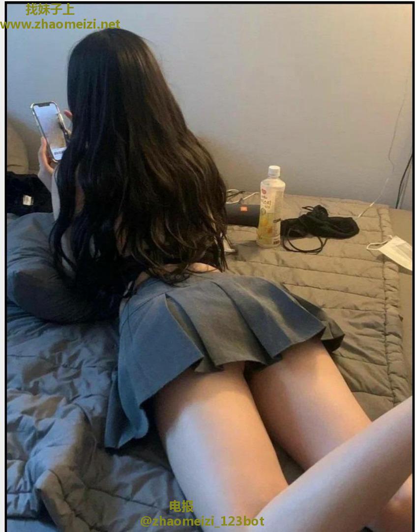 天津少女的嫩乳小女友