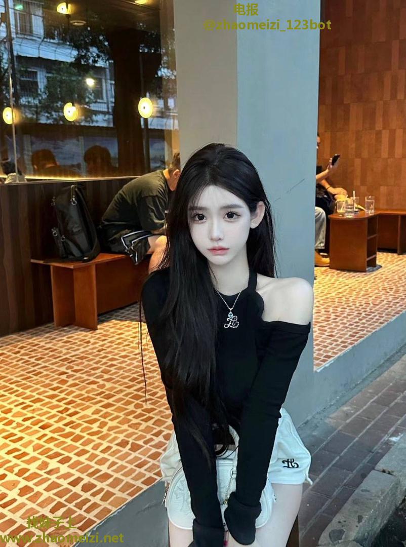 高颜值光滑白嫩学生妹