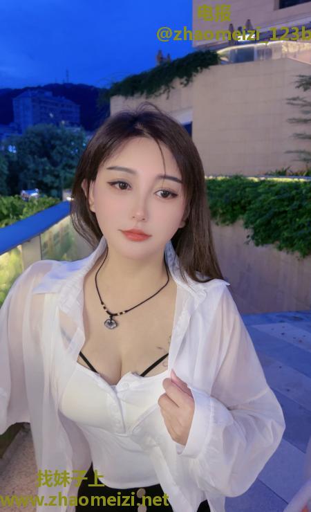 梅花园舌吻御姐