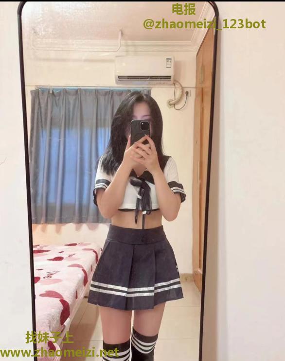 娇小可爱的小月月