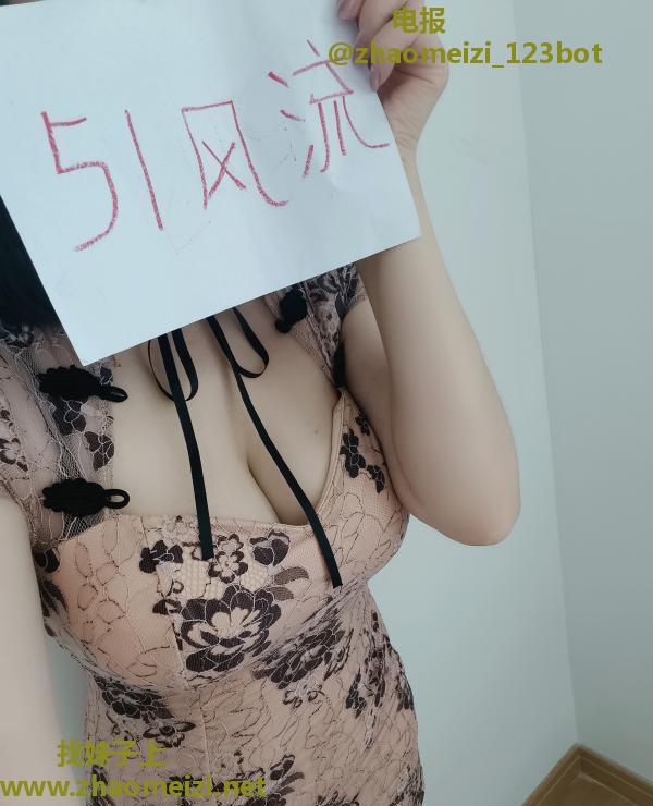湖滨商业街美少女