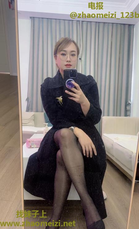 风骚眼镜姐