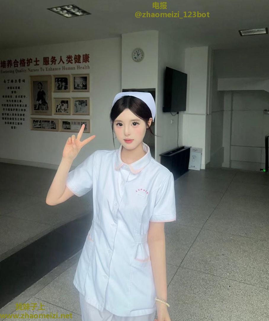 反差骚嫩护士