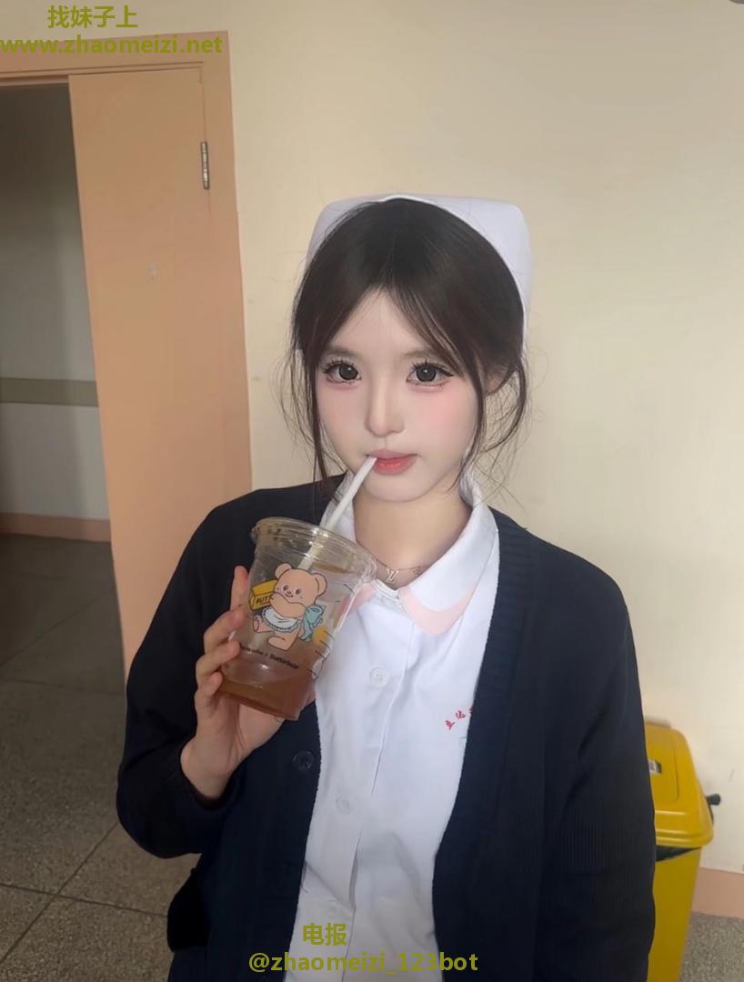反差骚嫩护士