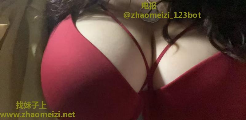 大胸妹子