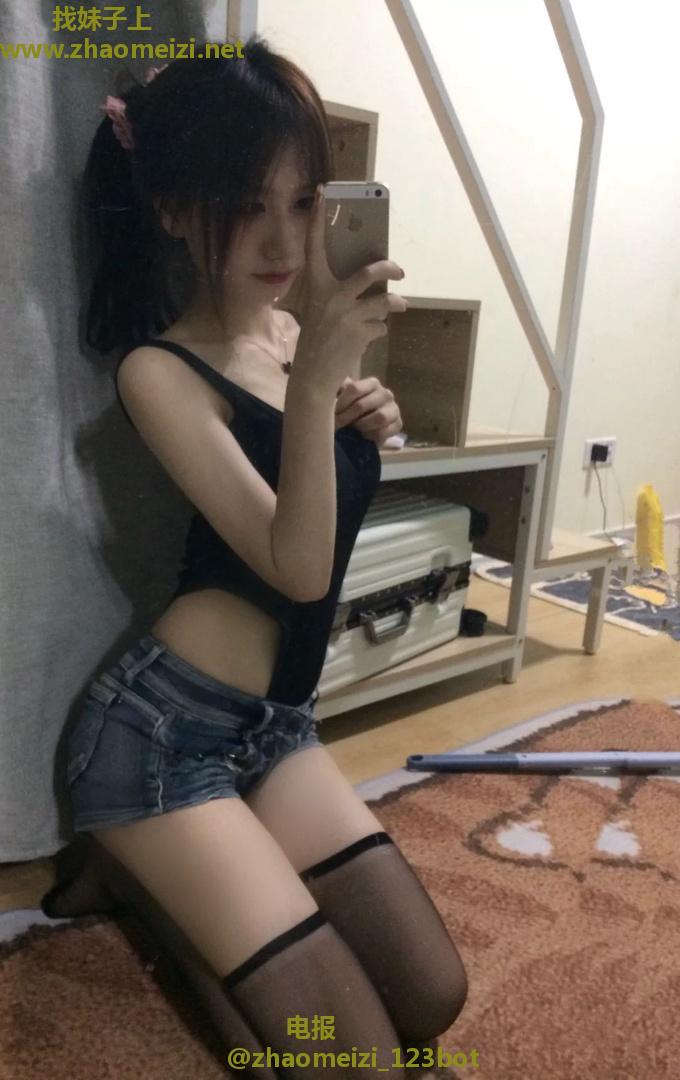 妹子丰满诱人敏感体质