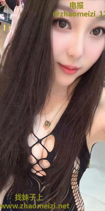 长发飘飘圆润肥臀