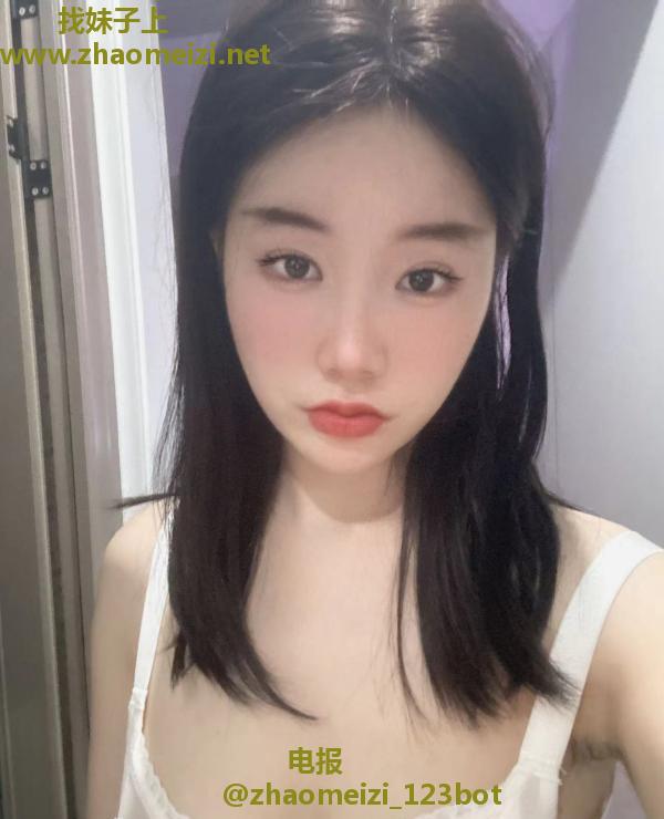 甜甜小美女