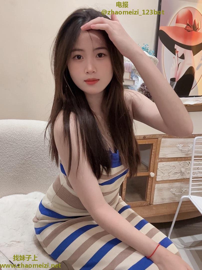 御姐型大长腿妹子