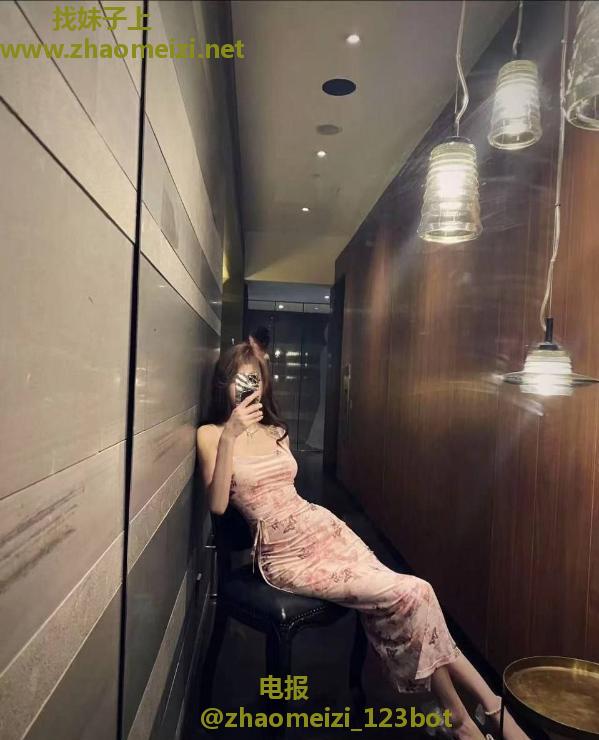 纯欲风性感文艺小妹
