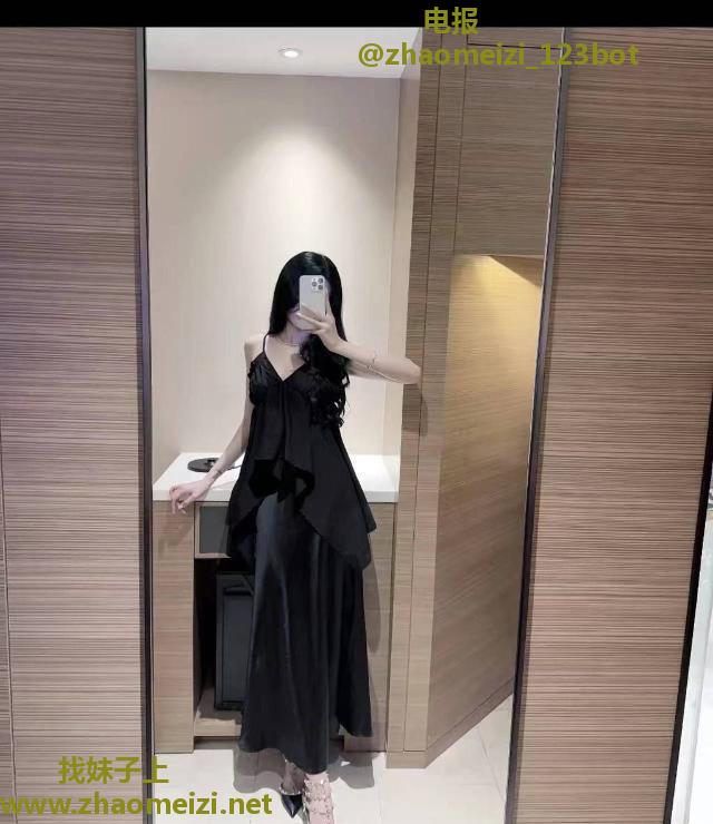 纯欲风性感文艺小妹