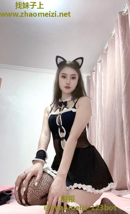 黑丝白屁股