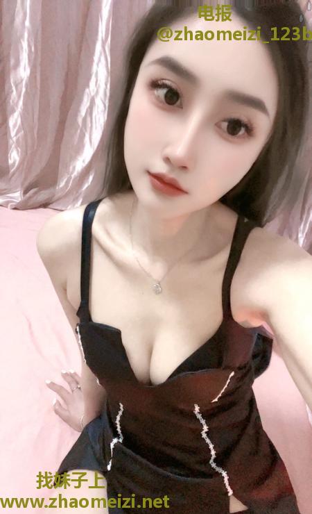 黑丝白屁股
