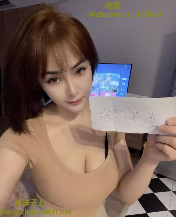 西青大奶蜜桃老师