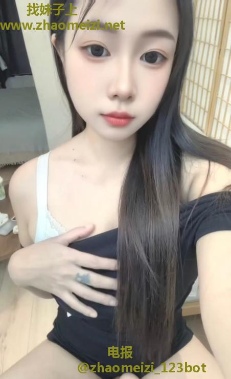 性感大胸小骚货