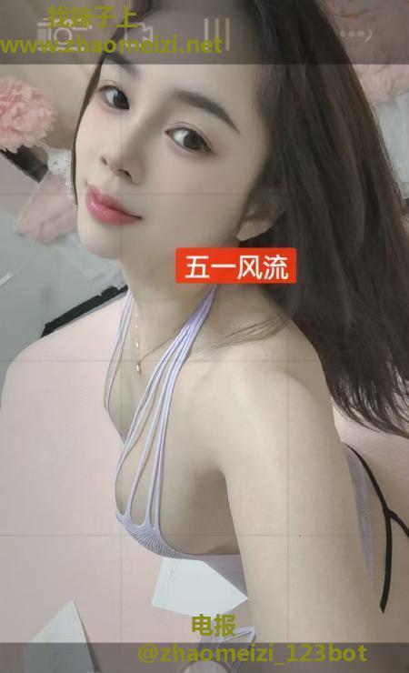 刚下水的美妇