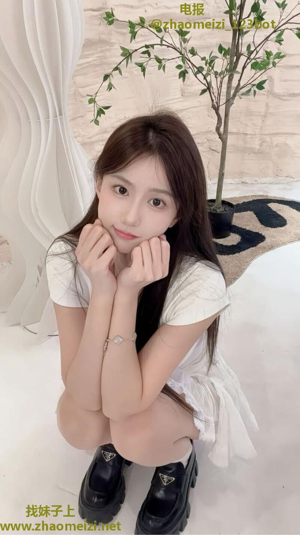 管城白皙可爱反差妹妹