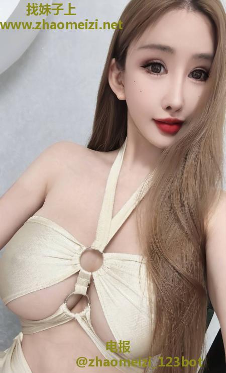 巨乳翘臀网红善朵