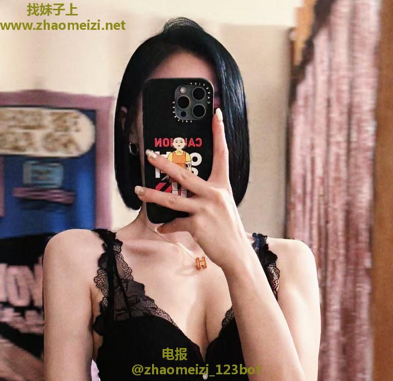 短发气质御姐