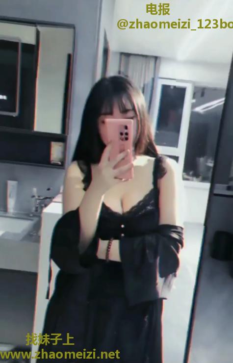 微胖萌妹