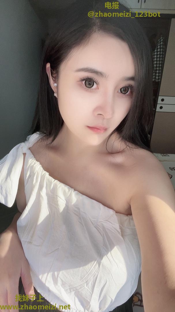 性感大奶小骚货