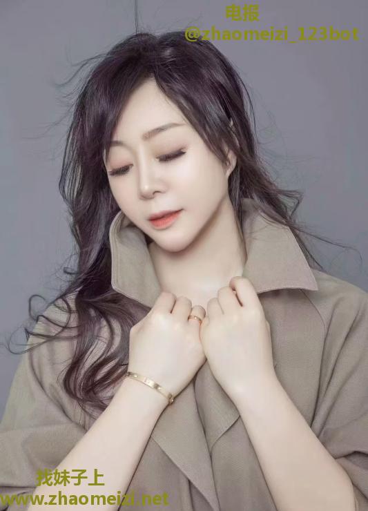 会喷水的小姐姐