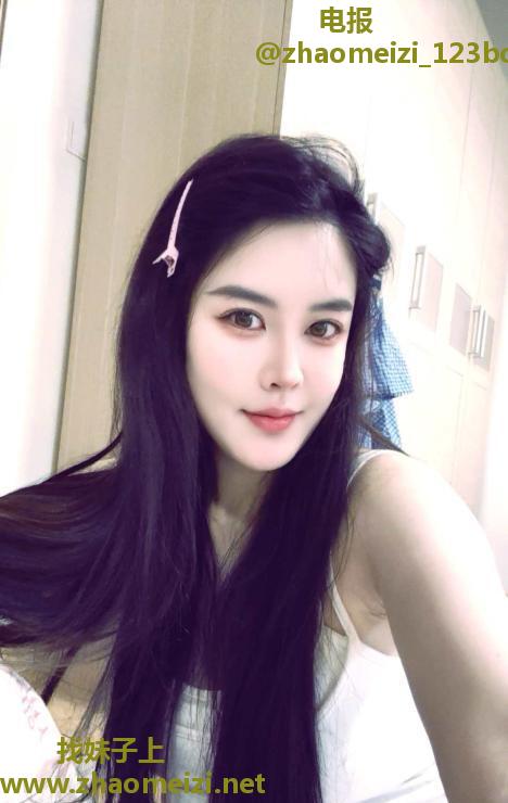 白嫩长腿佳佳