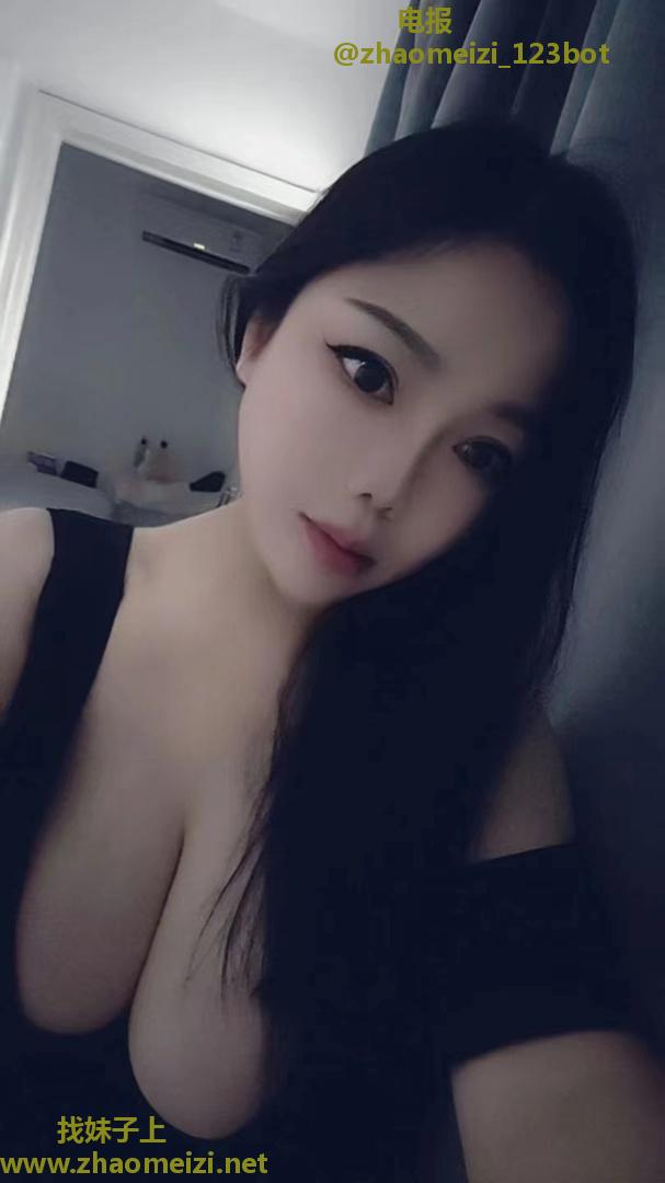 洪山美胸小姐姐