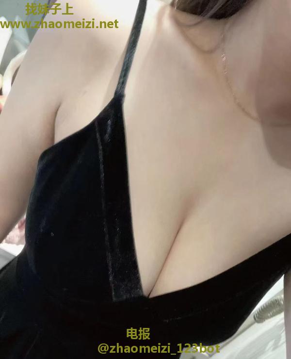 大屁股芳芳