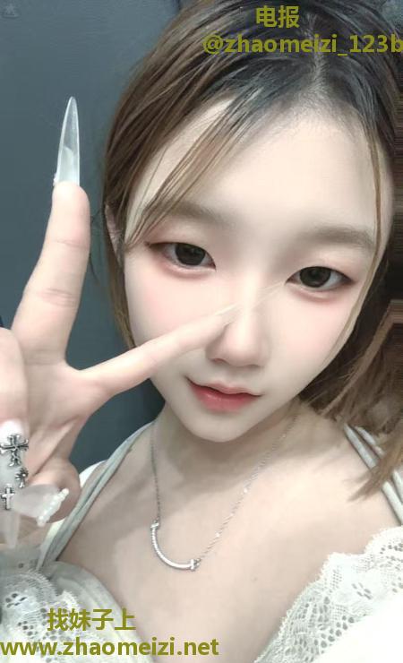 08三点粉白虎妹妹