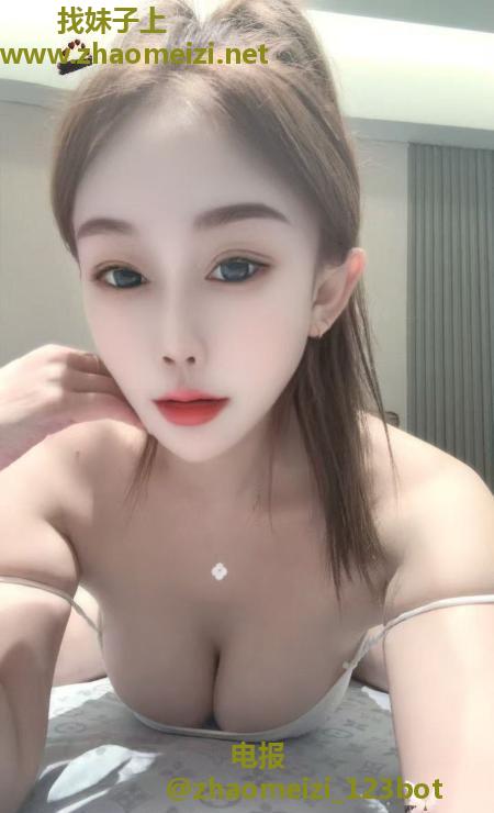 肤白貌美大胸妹