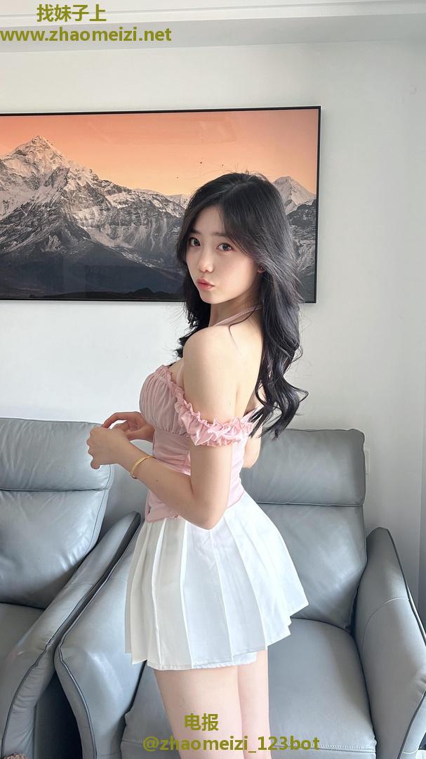 清纯甜美嫩妹初下海