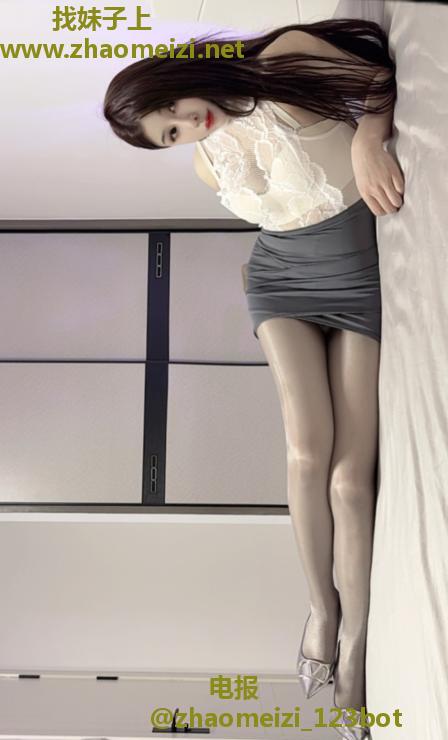 上城风骚包臀御姐