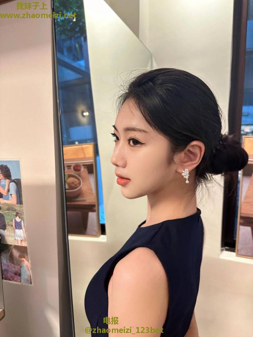 长相甜妹00后萌妹