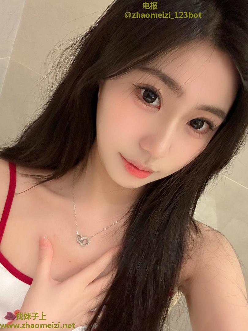 翘臀性感制服妹妹