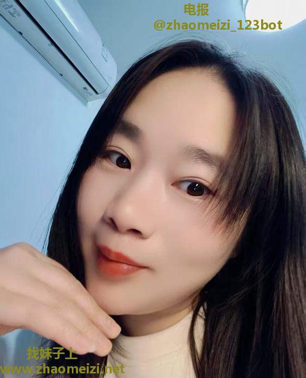 大胸肥臀小姐姐