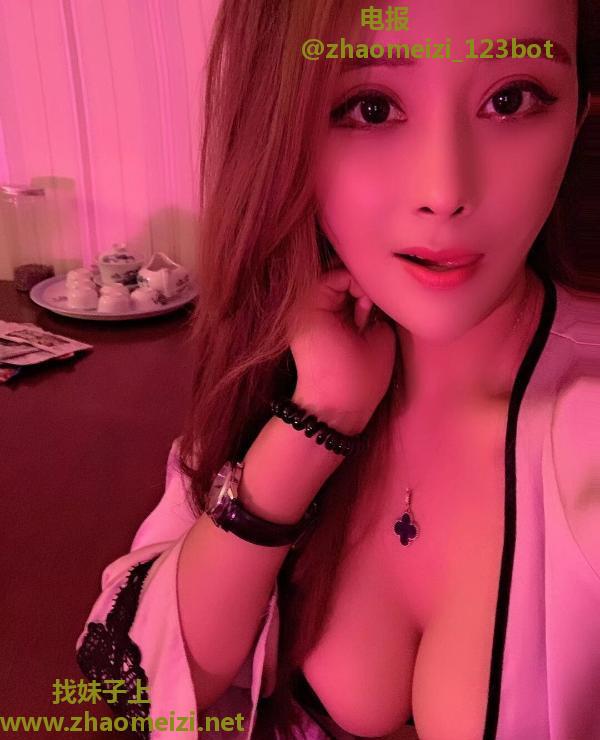 大胸知心骚浪御姐