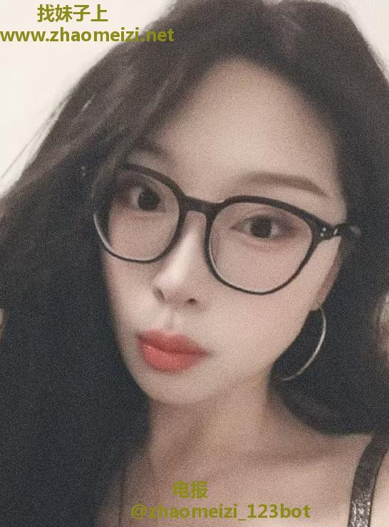 天河眼镜少妇芯芯