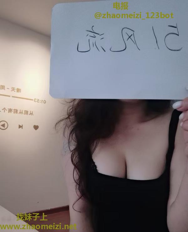 白嫩大奶迷人少妇