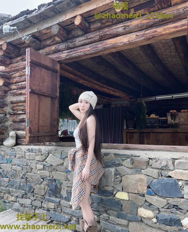 肤白高挑长腿颜值妹子