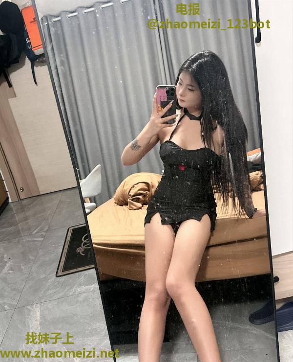 南开童颜大胸嫩妹