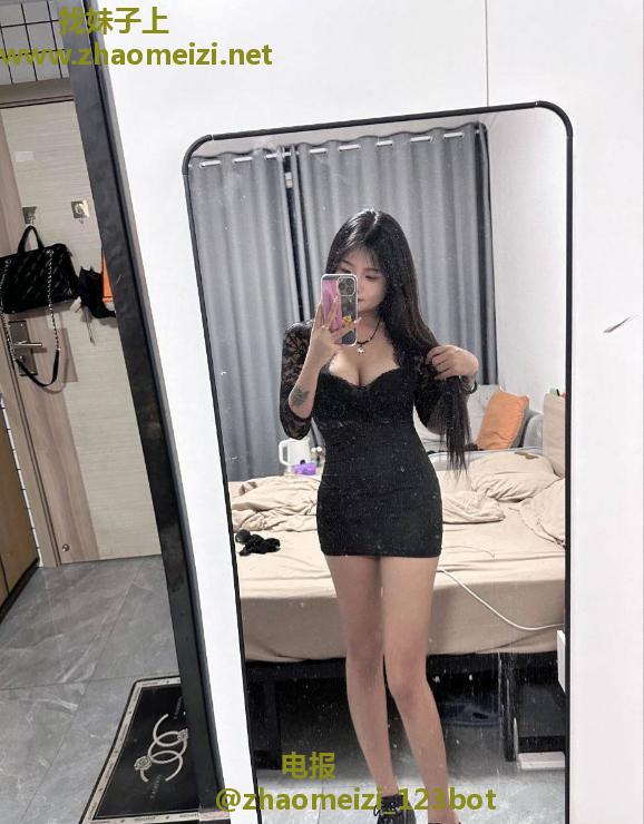 南开童颜大胸嫩妹