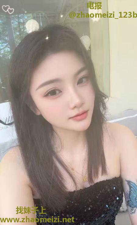 大胸妹湖里蓝芯